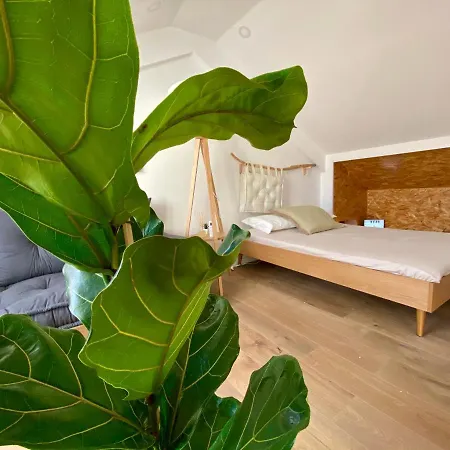 Nestled In Bica: Small Studio, Big Experience Lisboa