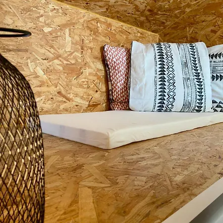 Nestled In Bica: Small Studio, Big Experience Lägenhet